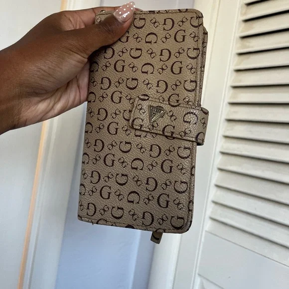Guess Wallet - Picture 3 of 4